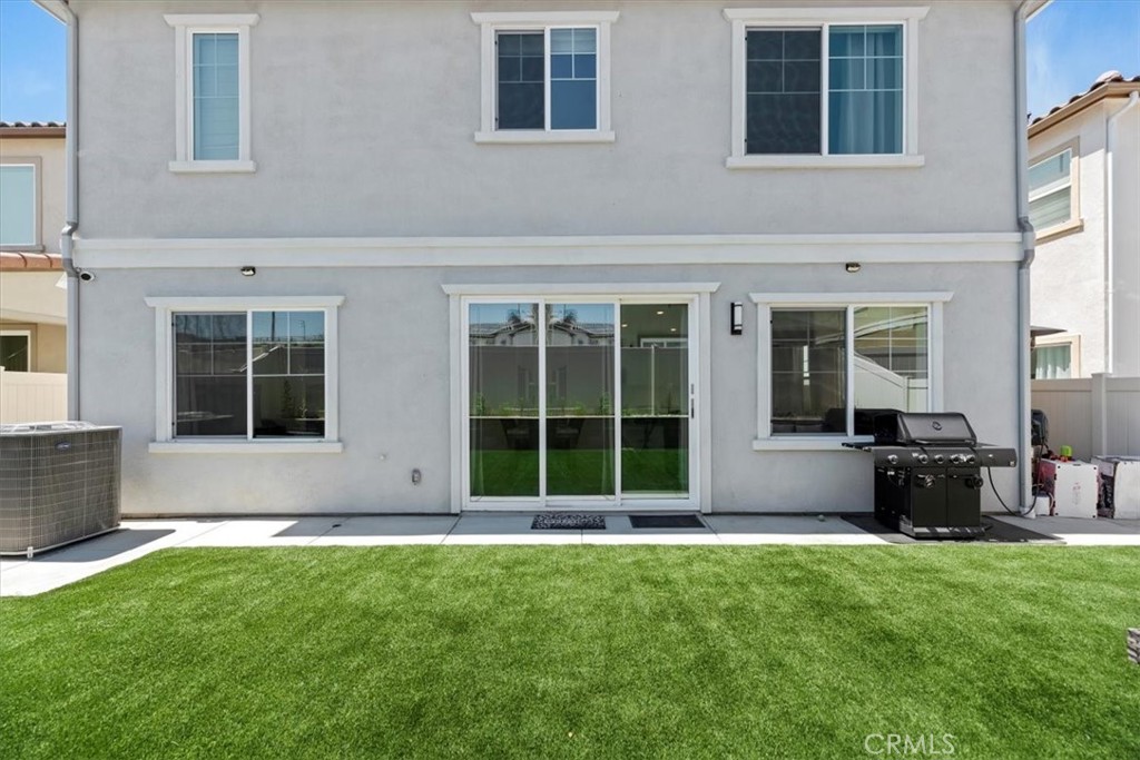 20911 Jennings Way Newhall, CA 91321 - Photo 43 of 47 front view of a house with a yard