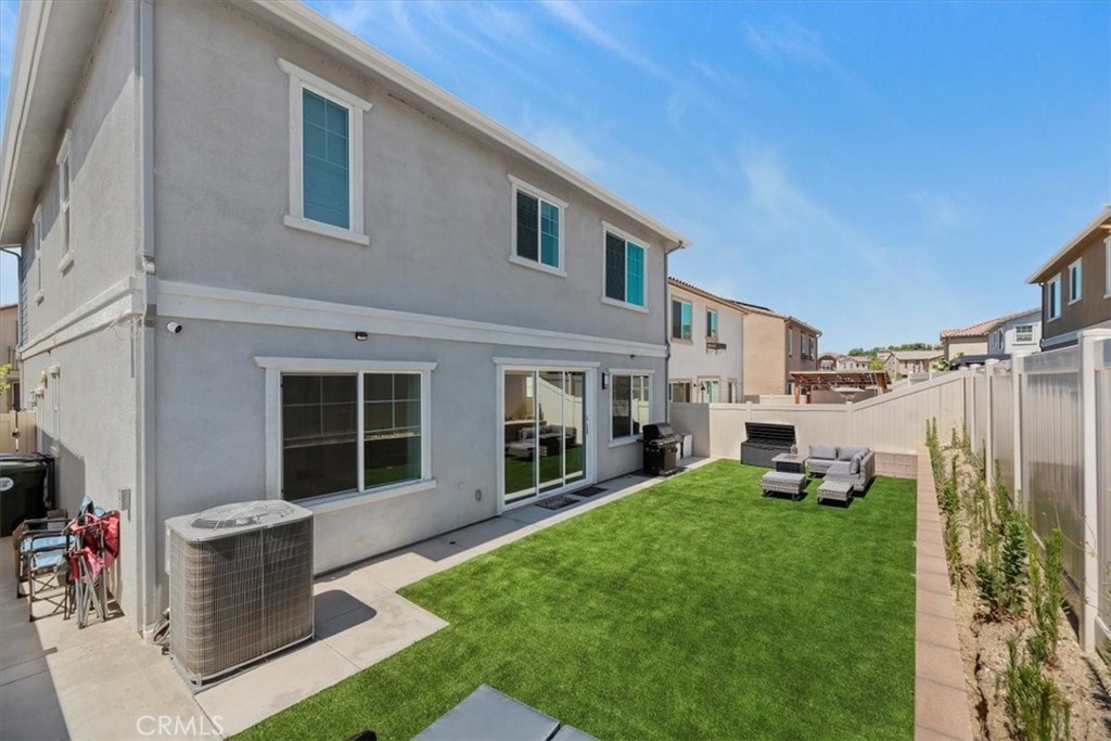 20911 Jennings Way Newhall, CA 91321 - Photo 45 of 47 a house view with a garden space