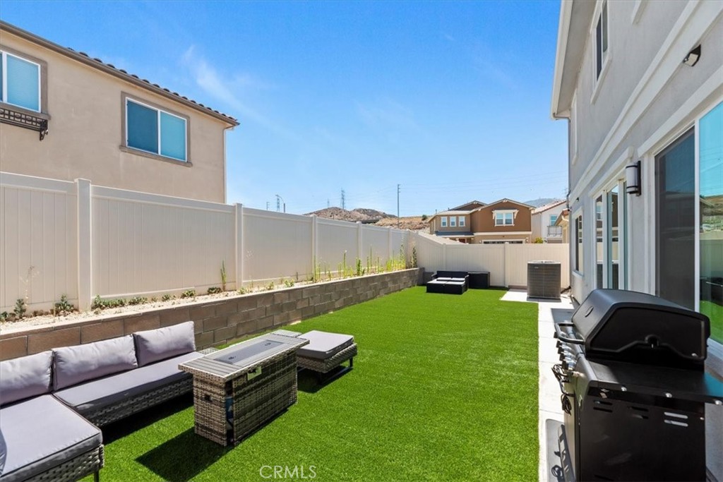 20911 Jennings Way Newhall, CA 91321 - Photo 47 of 47 a backyard of a house with table and chairs