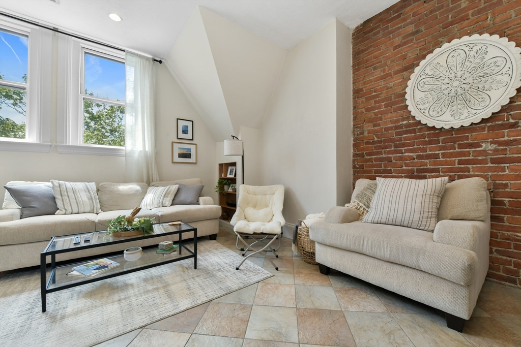1774 Beacon Street, Unit 6 Brookline, MA 02445 - Photo 5 of 20