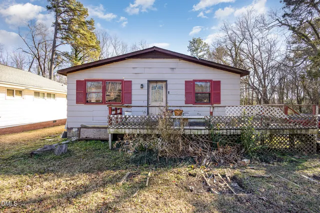 a view of a house with a yard and plants