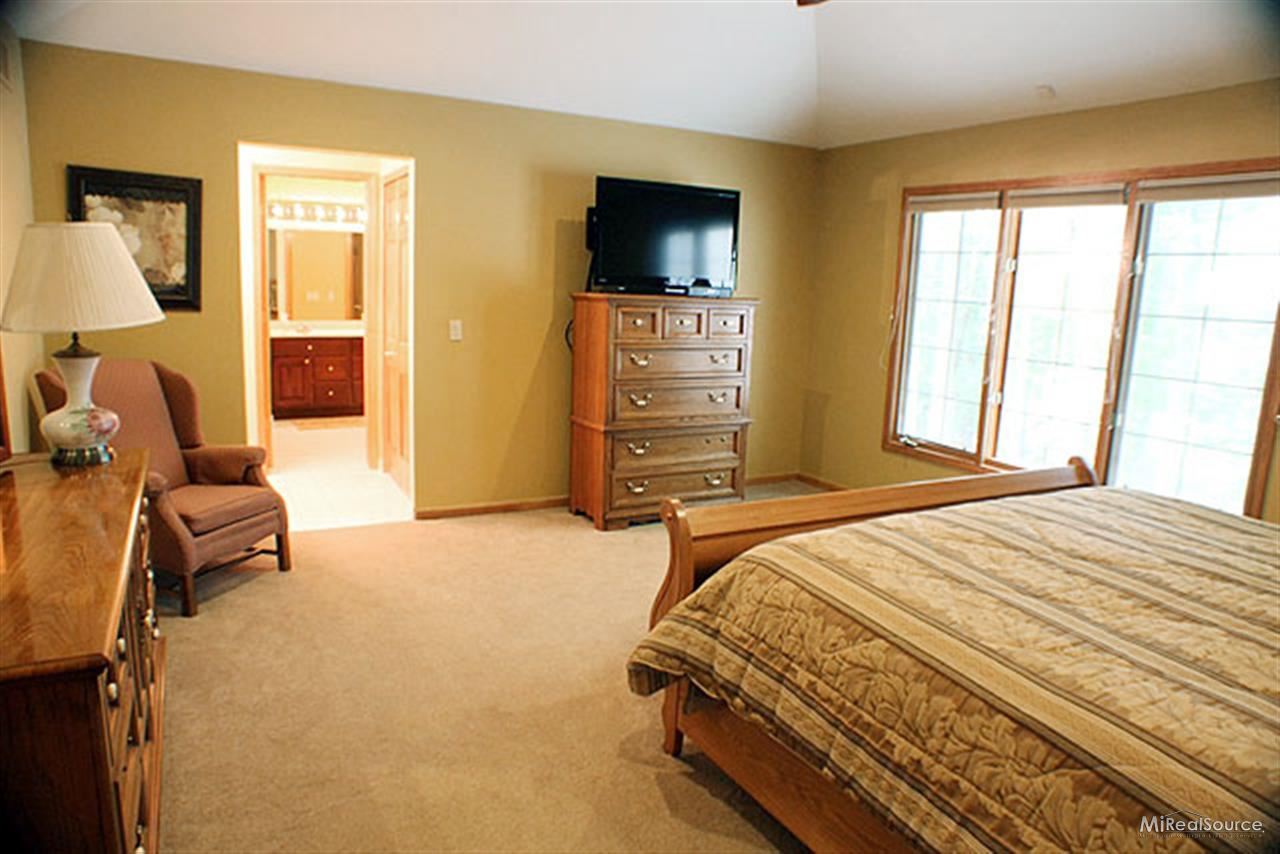 1142 Ridgeway Drive Rochester, MI 48307 - Photo 13 of 30 31178303-12.JPG