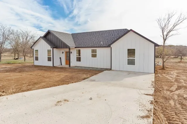 $2,100 | 163 Cactus Canyon Drive, Jacksboro, TX 76458