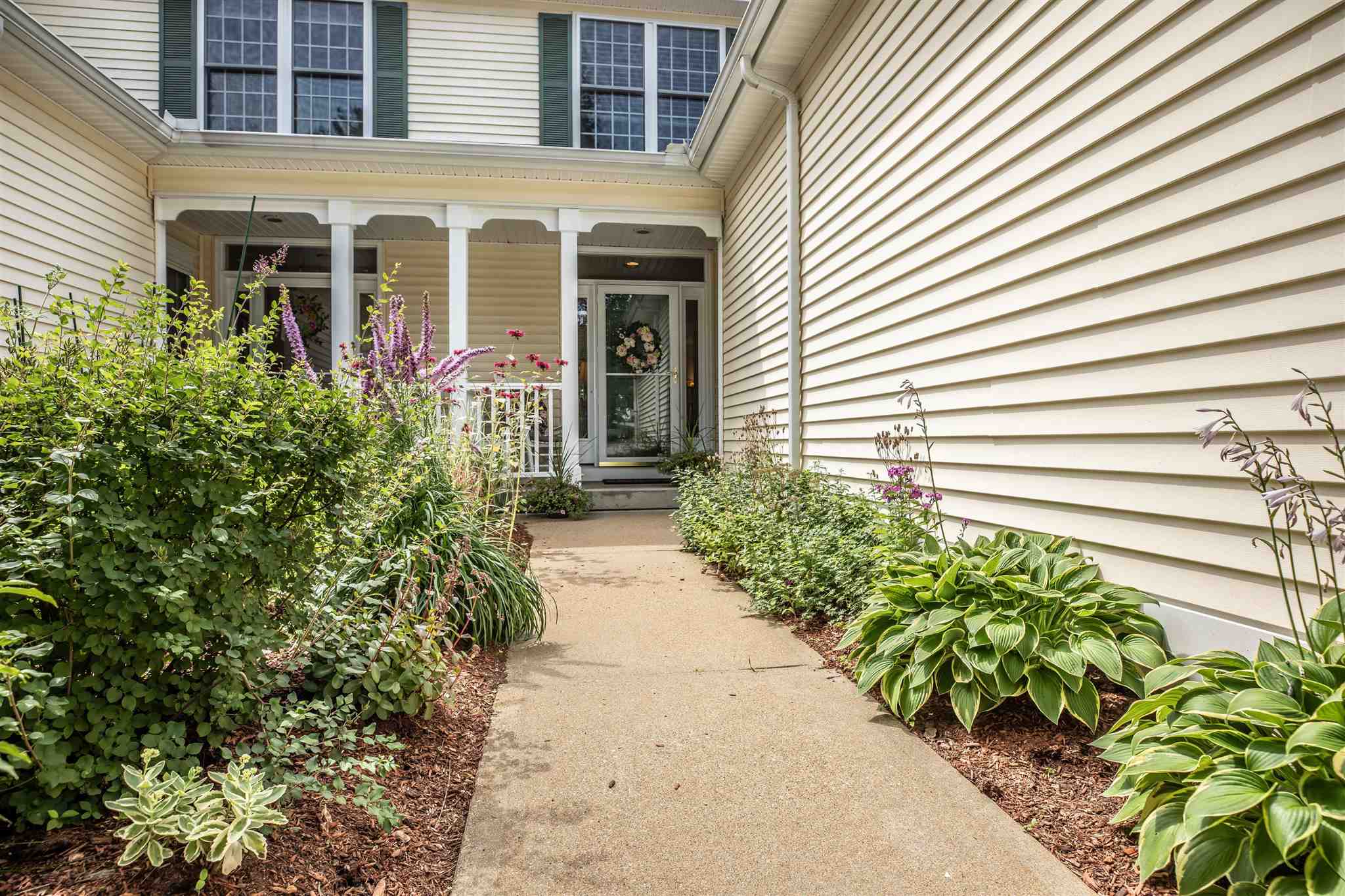 34 Mammoth Road, Unit 32 Hooksett, NH 03106 - Photo 1 of 40