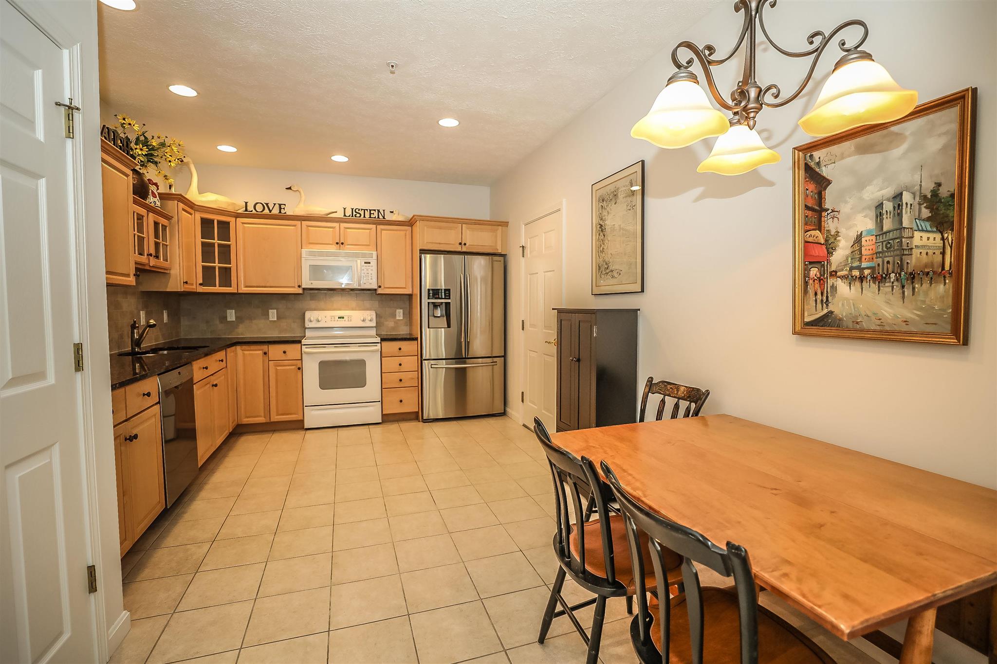 34 Mammoth Road, Unit 32 Hooksett, NH 03106 - Photo 3 of 40