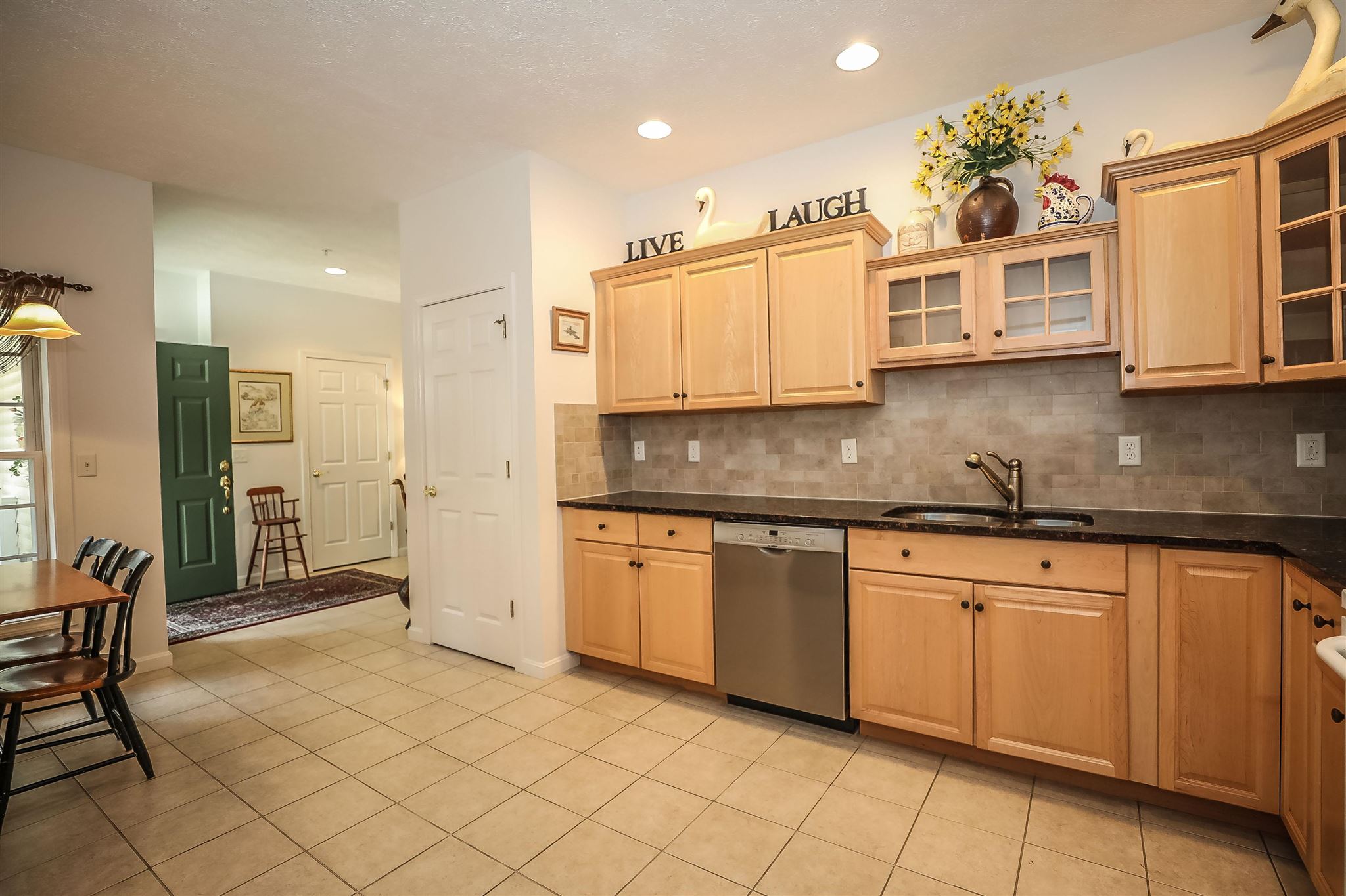 34 Mammoth Road, Unit 32 Hooksett, NH 03106 - Photo 4 of 40
