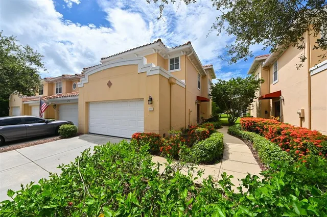 $3,000 | 277 Valencia Circle, St. Petersburg, FL 33716