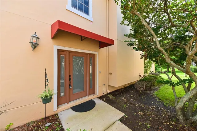 $3,000 | 277 Valencia Circle, St. Petersburg, FL 33716