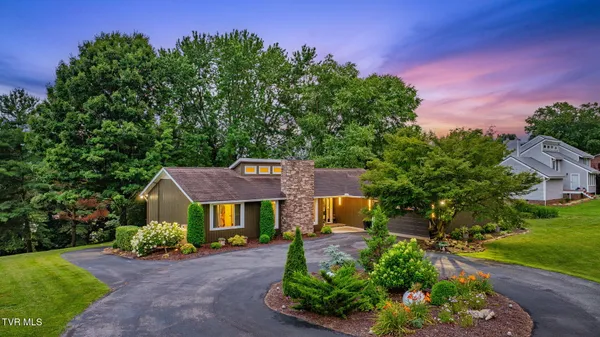 $729,900 | 497 Canterbury Drive, Blountville, TN 37617