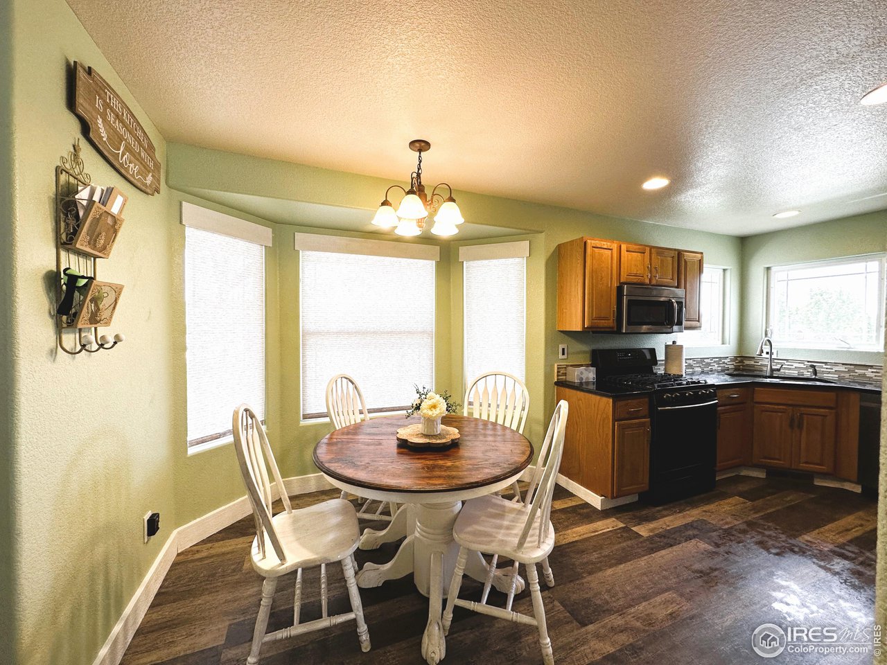 7001 McClellan Road Wellington, CO 80549 - Photo 8 of 20 Perfect dinning/breakfast area