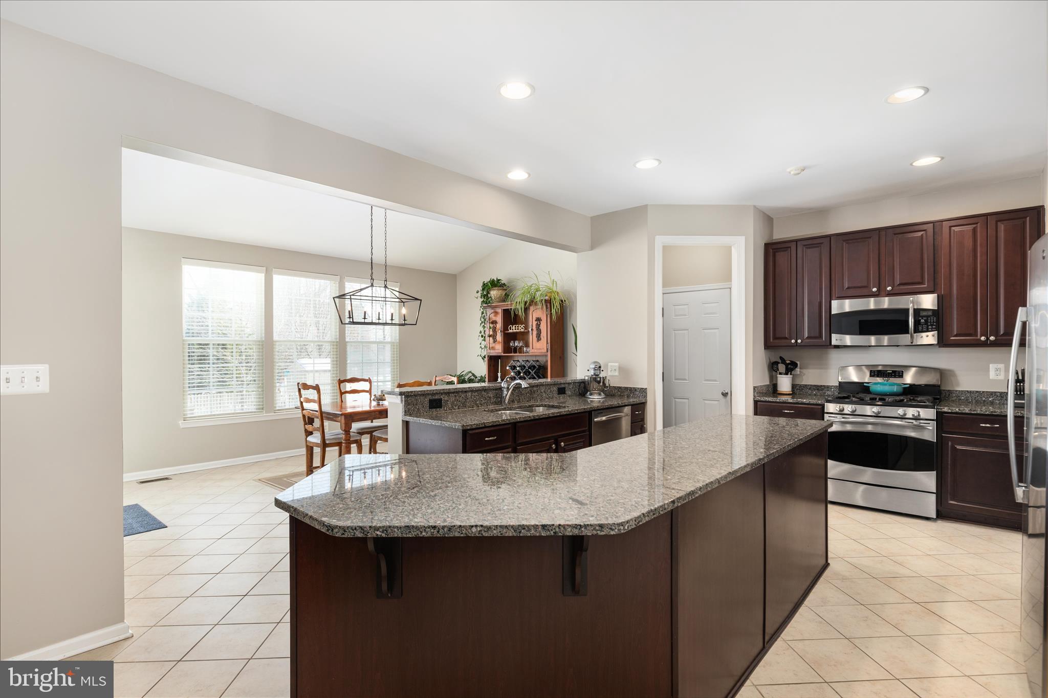 41591 Bostonian Place Aldie, VA 20105 - Photo 10 of 55 Lots of counter space