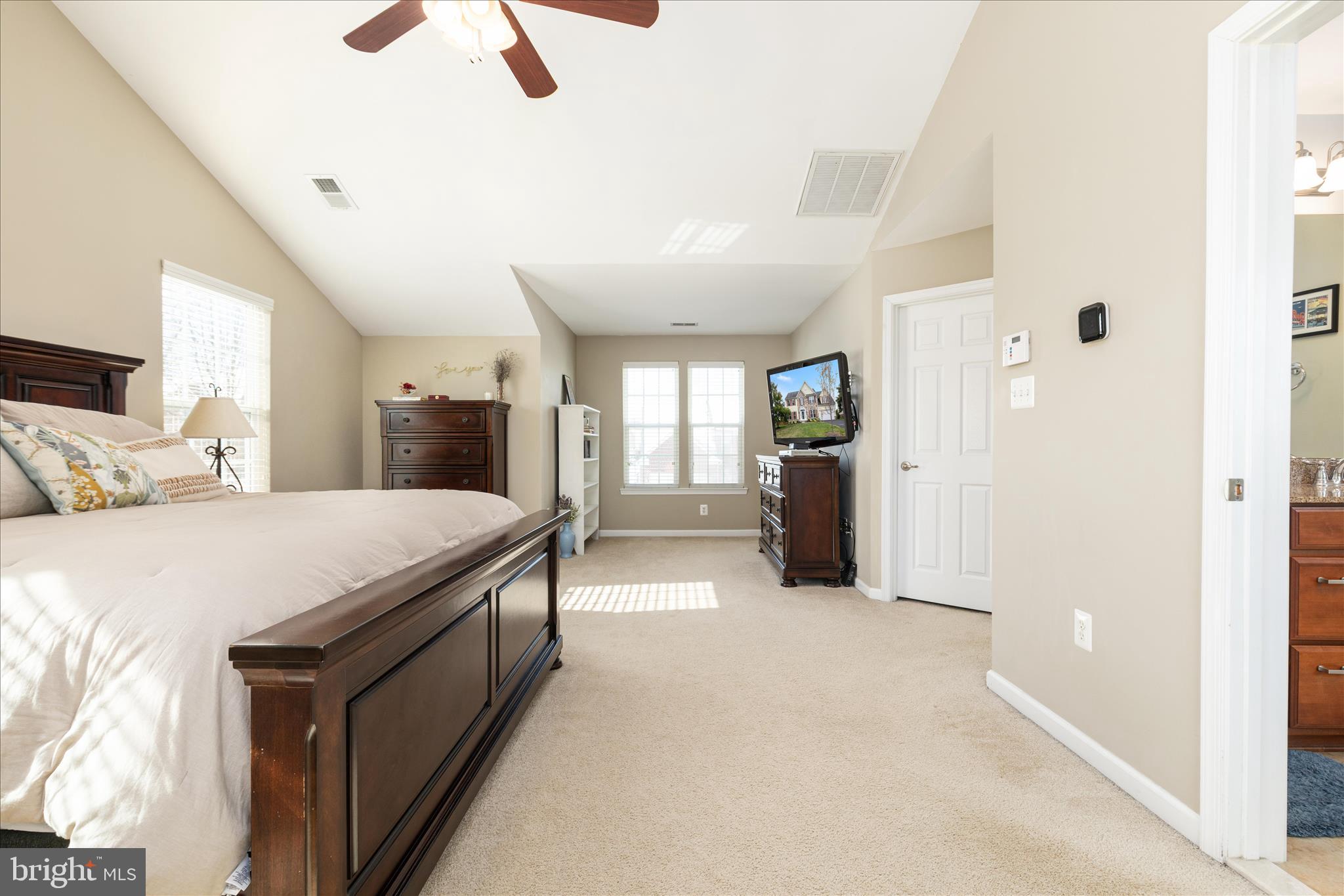41591 Bostonian Place Aldie, VA 20105 - Photo 20 of 55 Cathedral Ceiling