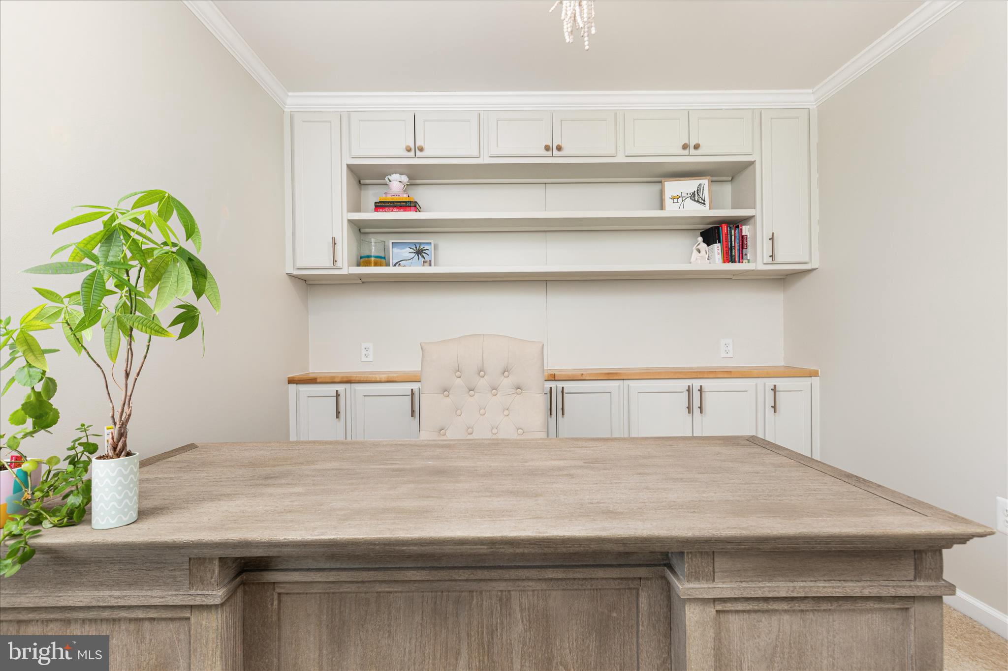 41591 Bostonian Place Aldie, VA 20105 - Photo 30 of 55 Office custom built-ins