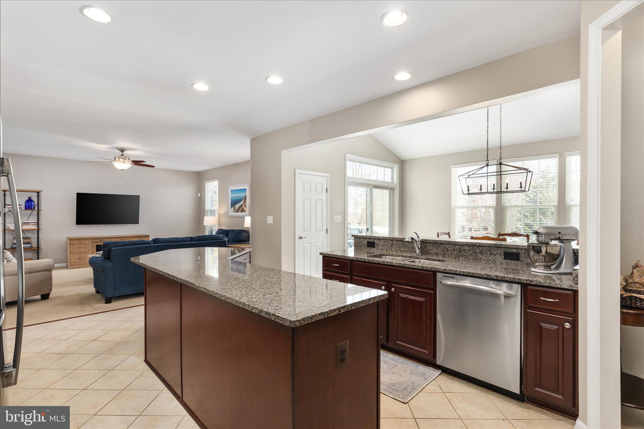 41591 Bostonian Place Aldie, VA 20105 - Photo 7 of 55 Huge Kitchen Island