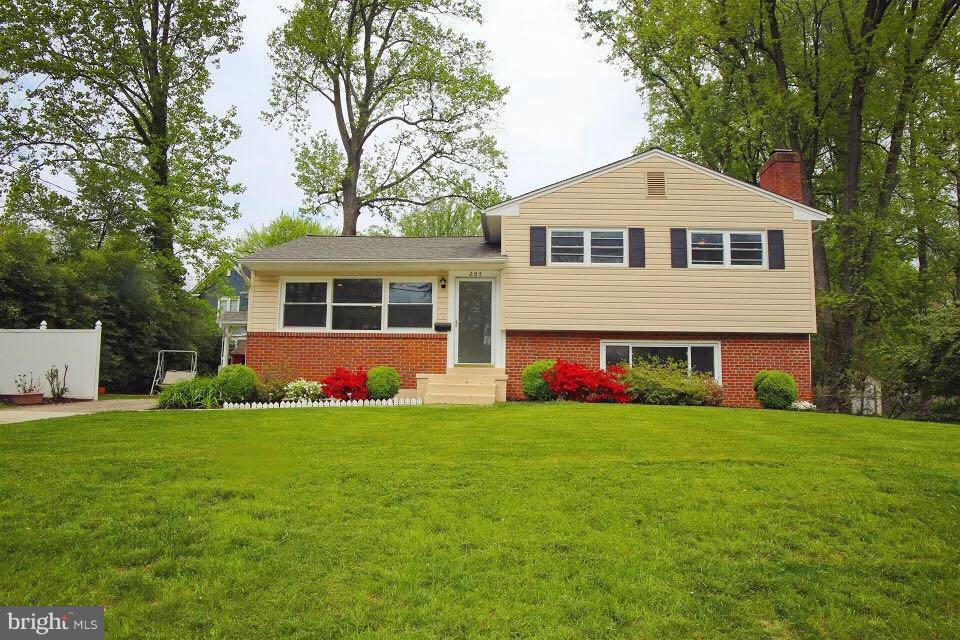 205 Tapawingo Road Southwest Vienna, VA 22180 - Photo 1 of 29 Exterior (Front)