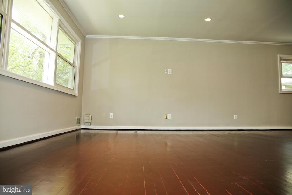205 Tapawingo Road Southwest Vienna, VA 22180 - Photo 2 of 29 Interior (General)