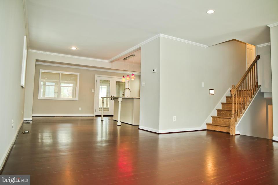 205 Tapawingo Road Southwest Vienna, VA 22180 - Photo 3 of 29 Interior (General)