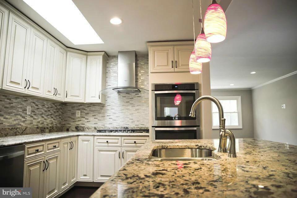 205 Tapawingo Road Southwest Vienna, VA 22180 - Photo 5 of 29 Kitchen