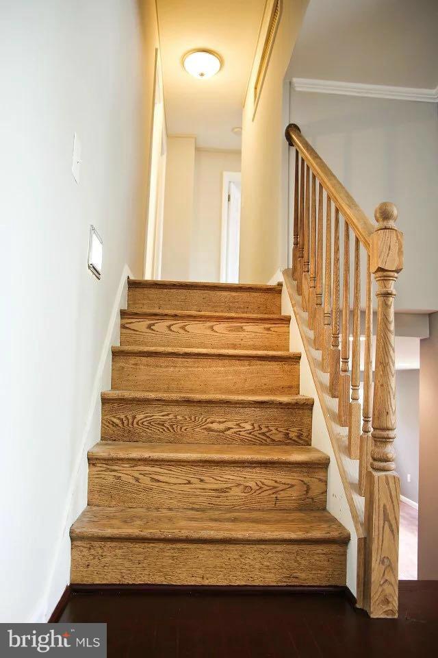 205 Tapawingo Road Southwest Vienna, VA 22180 - Photo 8 of 29 Interior (General)