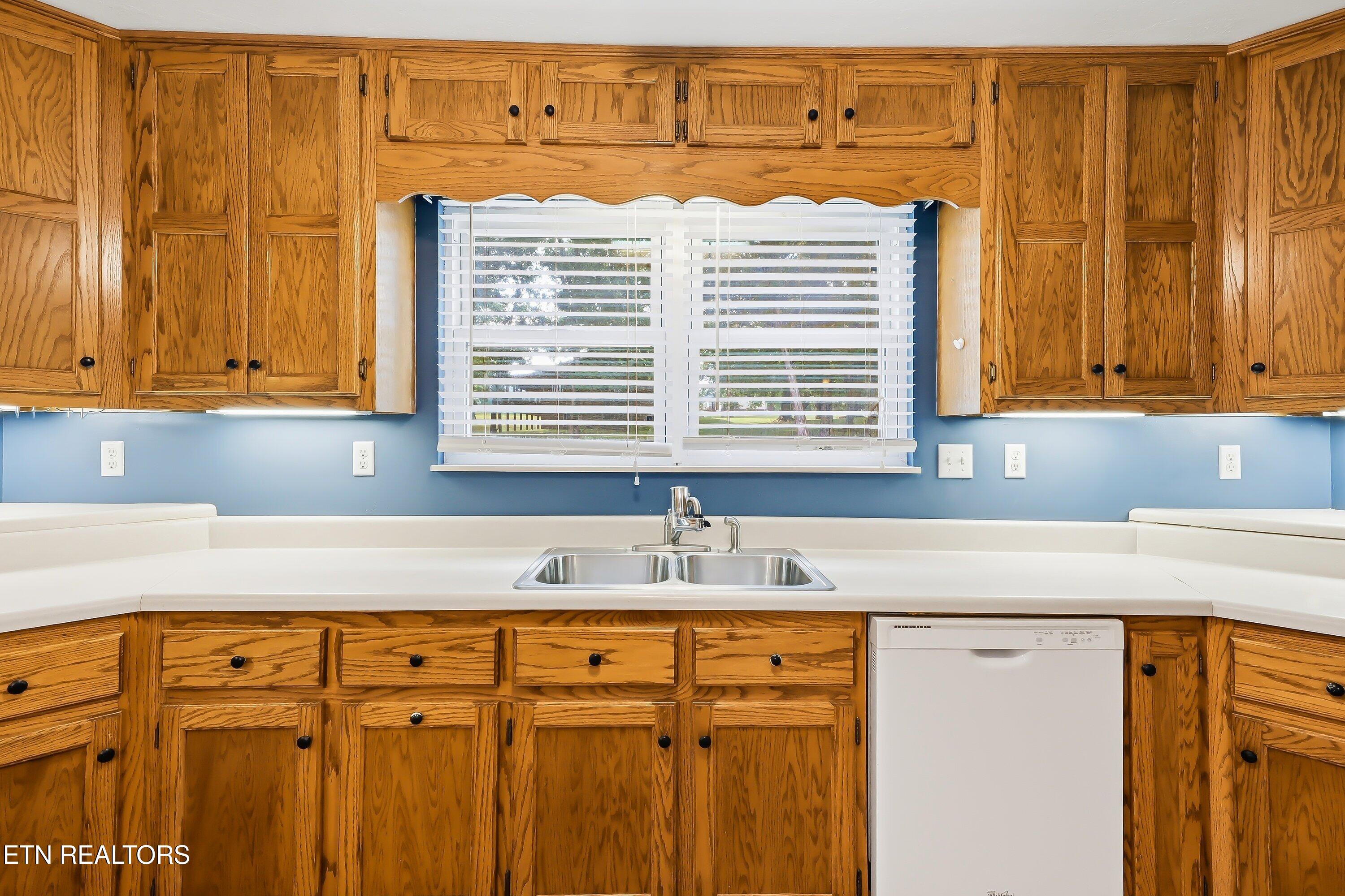 677 Bethel Road Clinton, TN 37716 - Photo 11 of 29 677 Bethel Rd-11