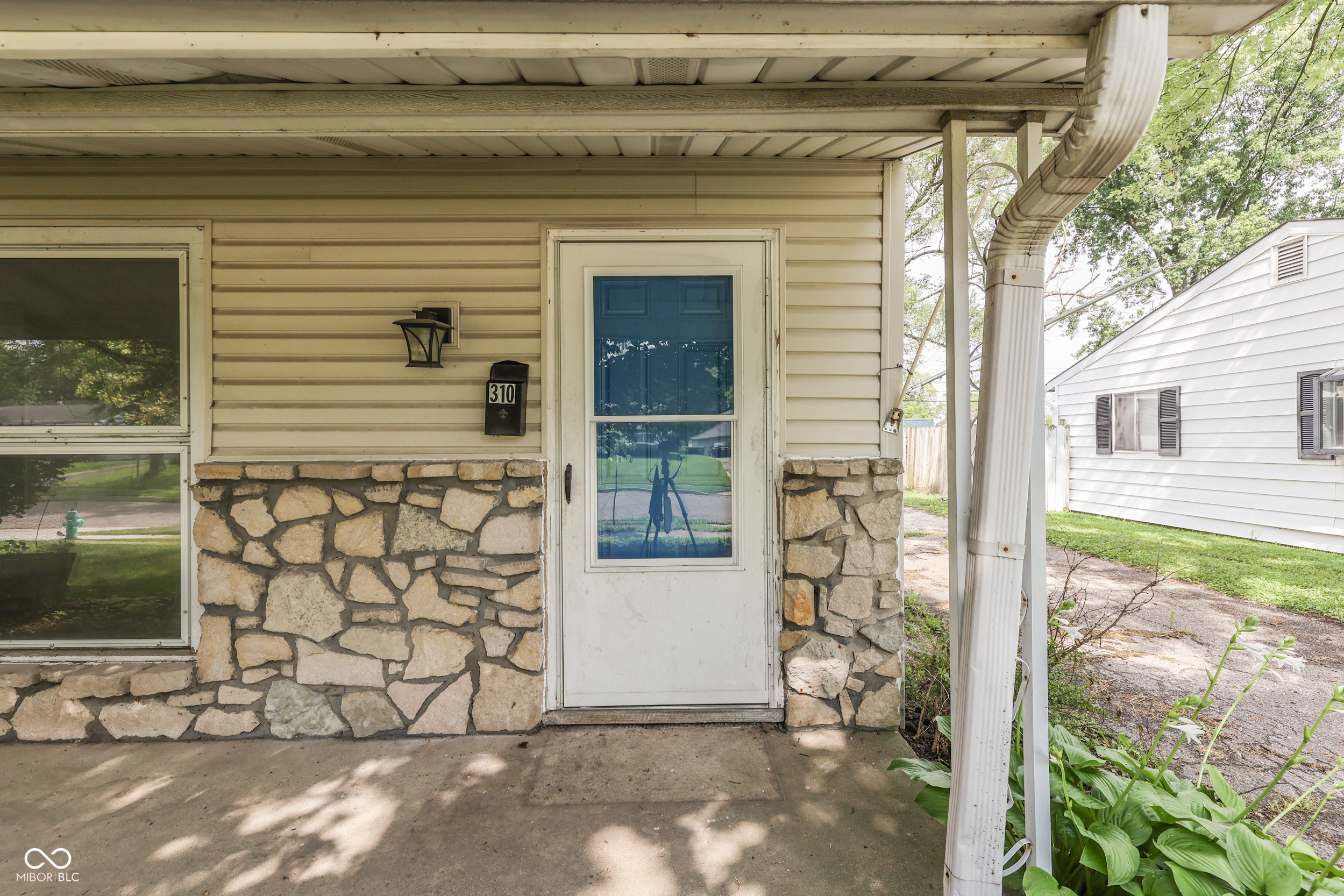 310 South Kenmore Road Indianapolis, IN 46219 - Photo 11 of 49 Gallery Image 11
