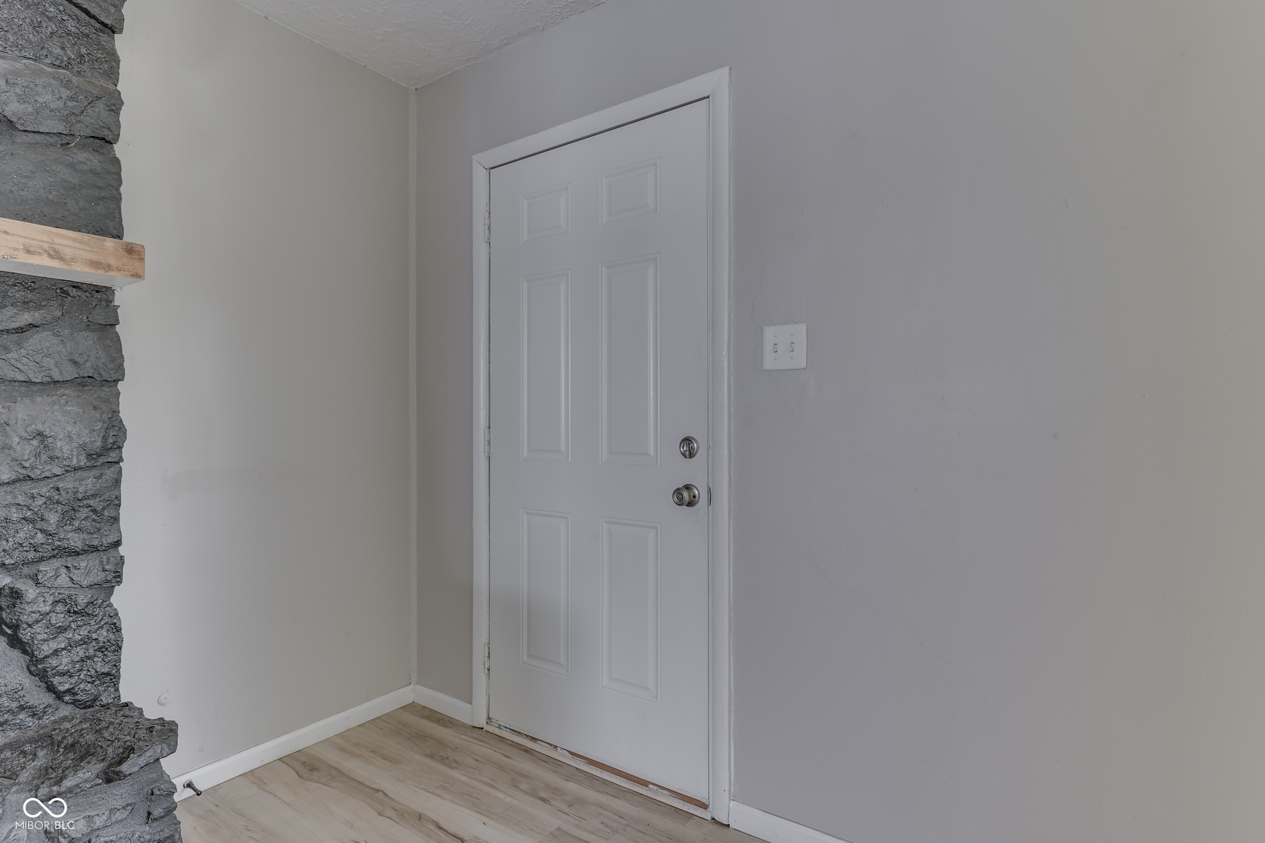310 South Kenmore Road Indianapolis, IN 46219 - Photo 12 of 49 Gallery Image 12