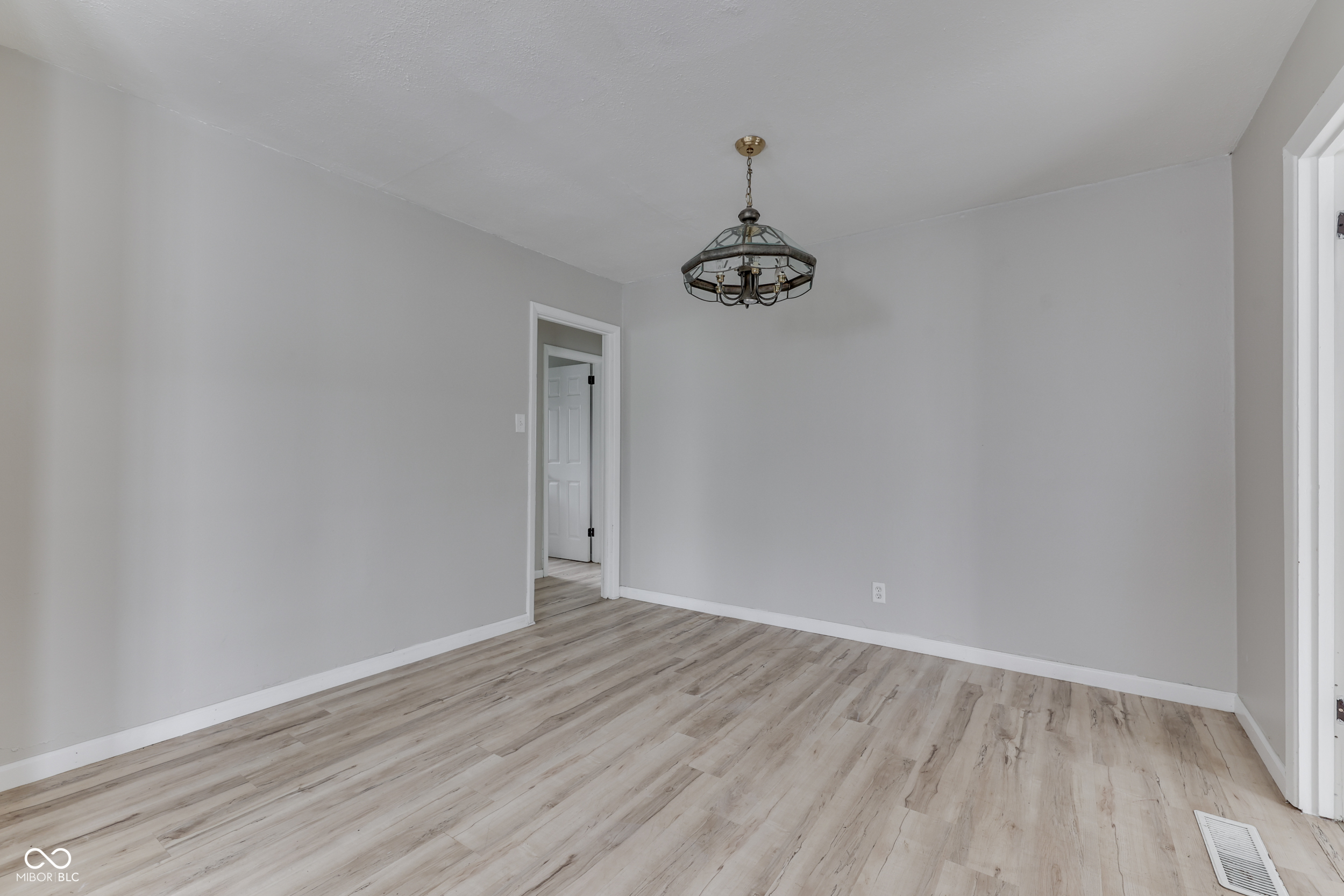 310 South Kenmore Road Indianapolis, IN 46219 - Photo 19 of 49 Gallery Image 19