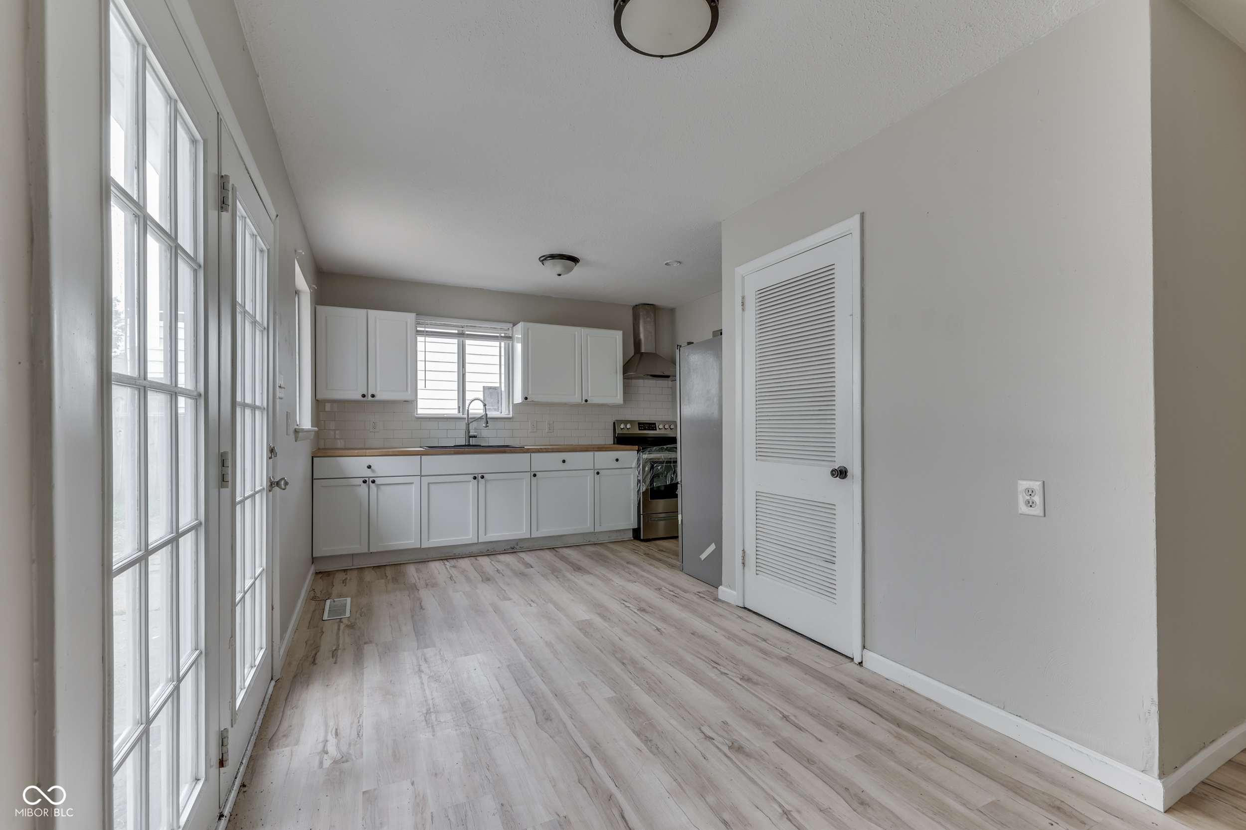 310 South Kenmore Road Indianapolis, IN 46219 - Photo 20 of 49 Gallery Image 20