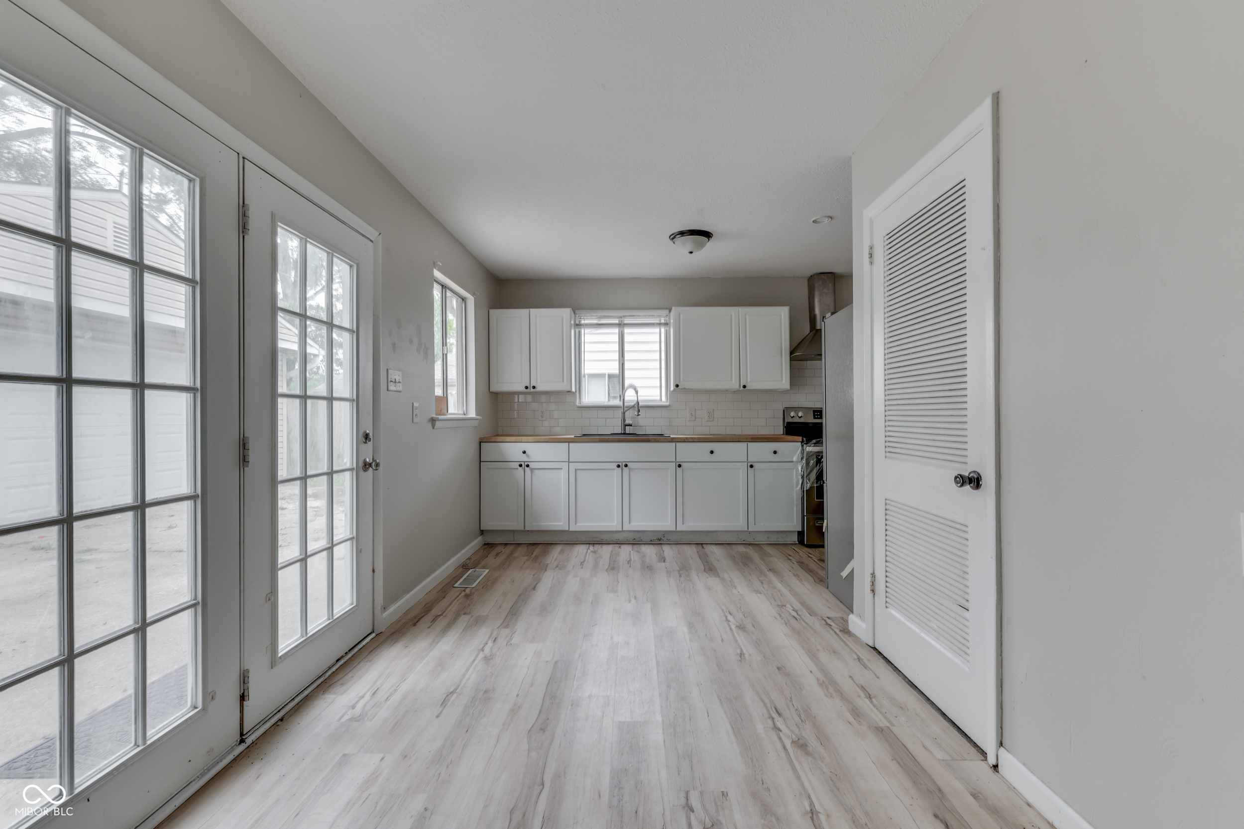 310 South Kenmore Road Indianapolis, IN 46219 - Photo 21 of 49 Gallery Image 21