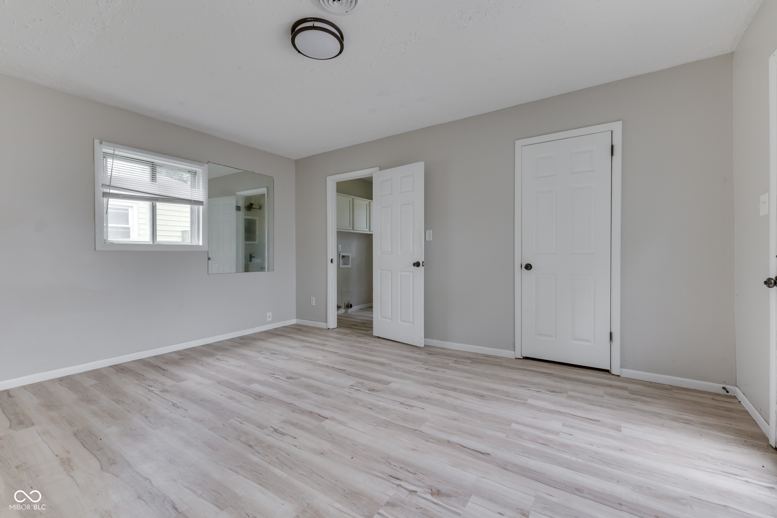 310 South Kenmore Road Indianapolis, IN 46219 - Photo 24 of 49 Gallery Image 24