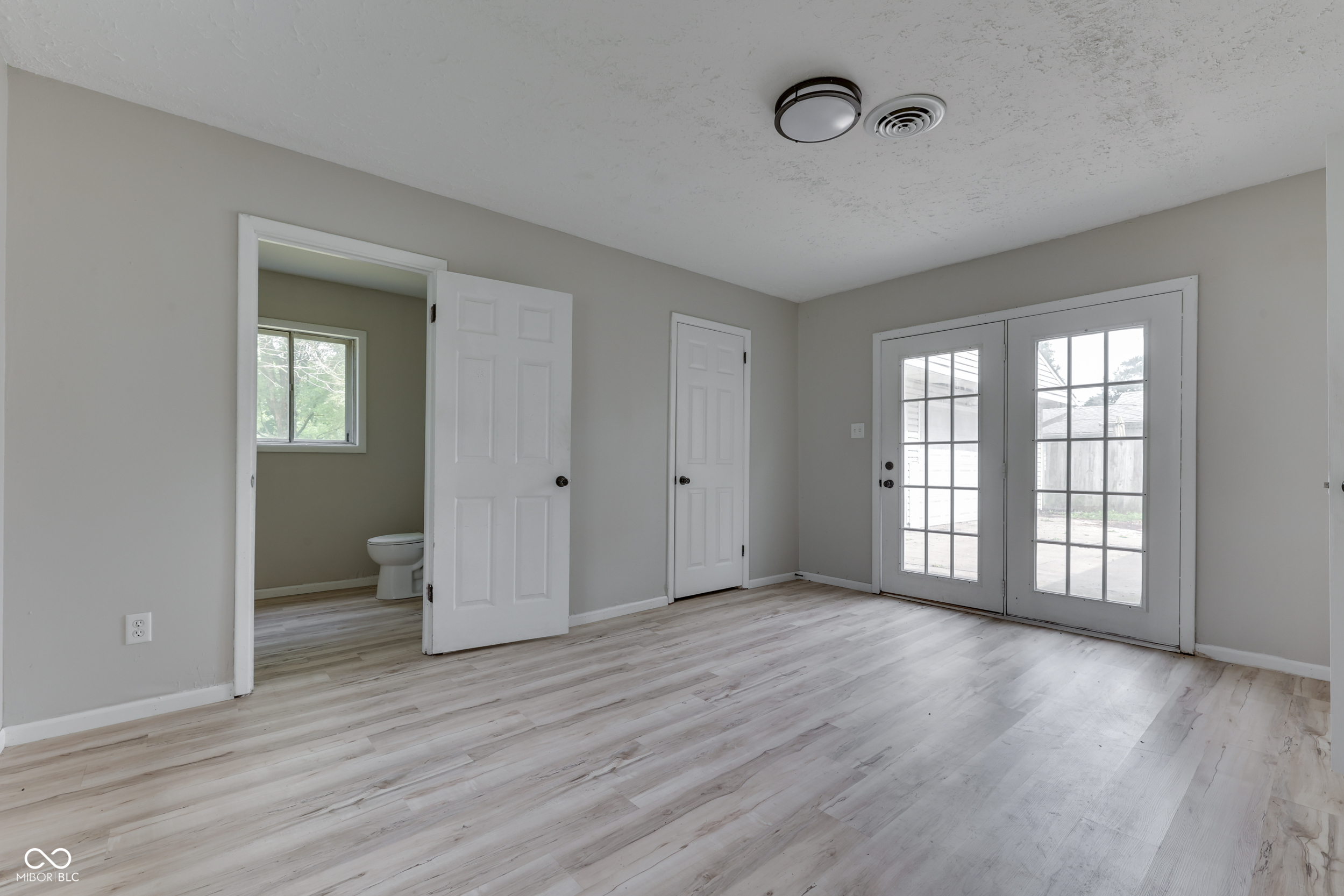 310 South Kenmore Road Indianapolis, IN 46219 - Photo 25 of 49 Gallery Image 25