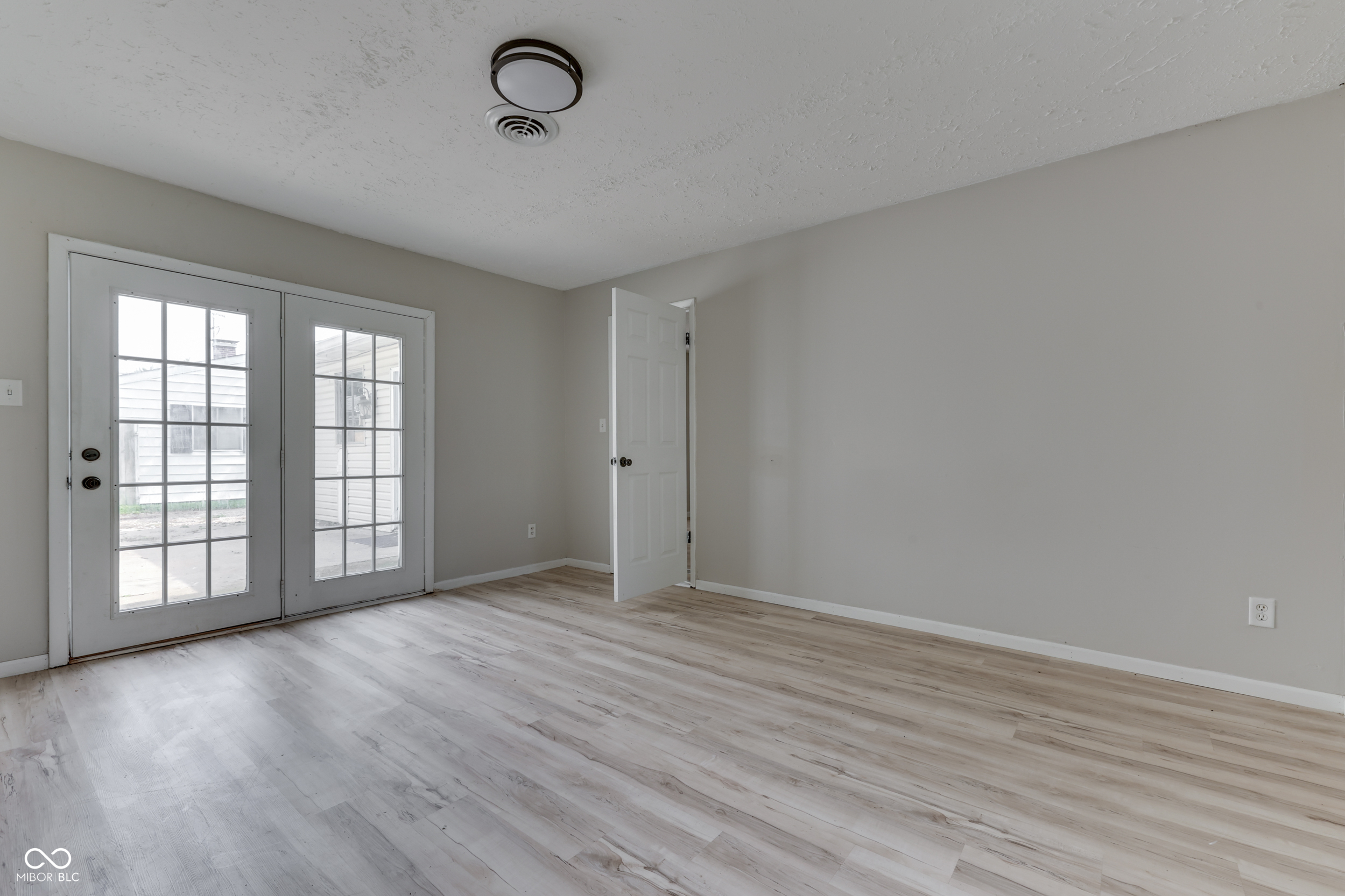 310 South Kenmore Road Indianapolis, IN 46219 - Photo 26 of 49 Gallery Image 26