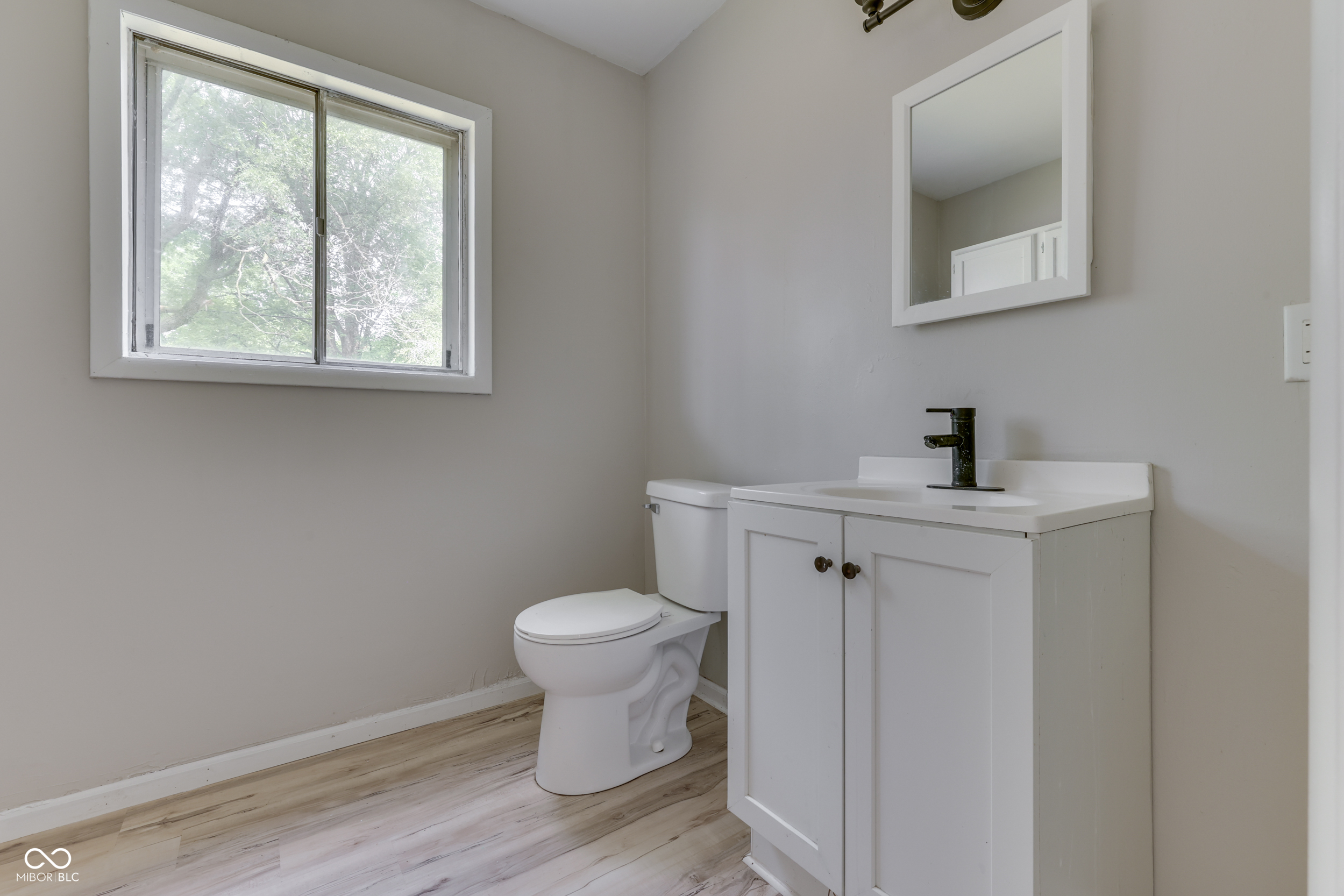 310 South Kenmore Road Indianapolis, IN 46219 - Photo 27 of 49 Gallery Image 27