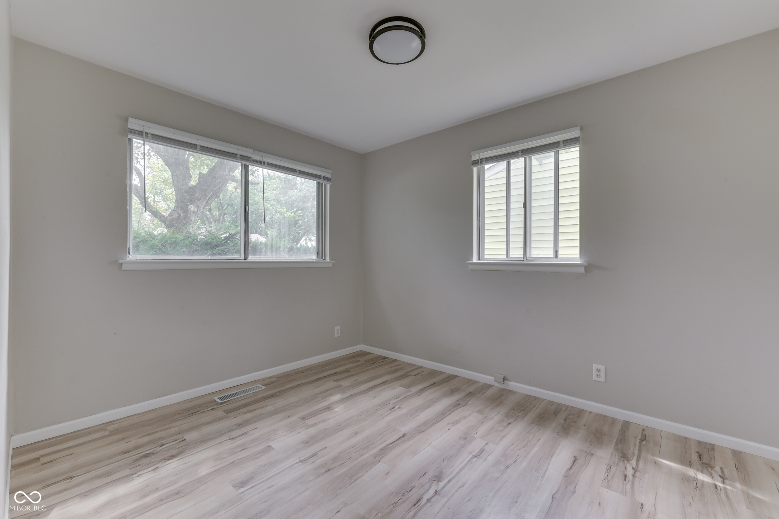 310 South Kenmore Road Indianapolis, IN 46219 - Photo 30 of 49 Gallery Image 30