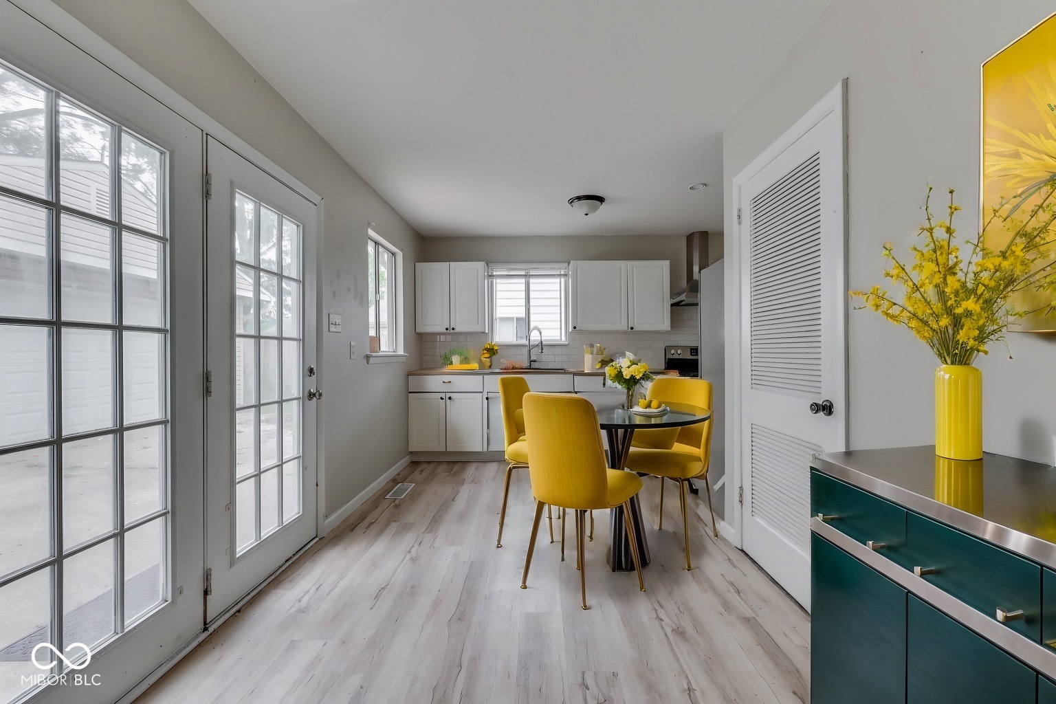 310 South Kenmore Road Indianapolis, IN 46219 - Photo 3 of 49 Gallery Image 3