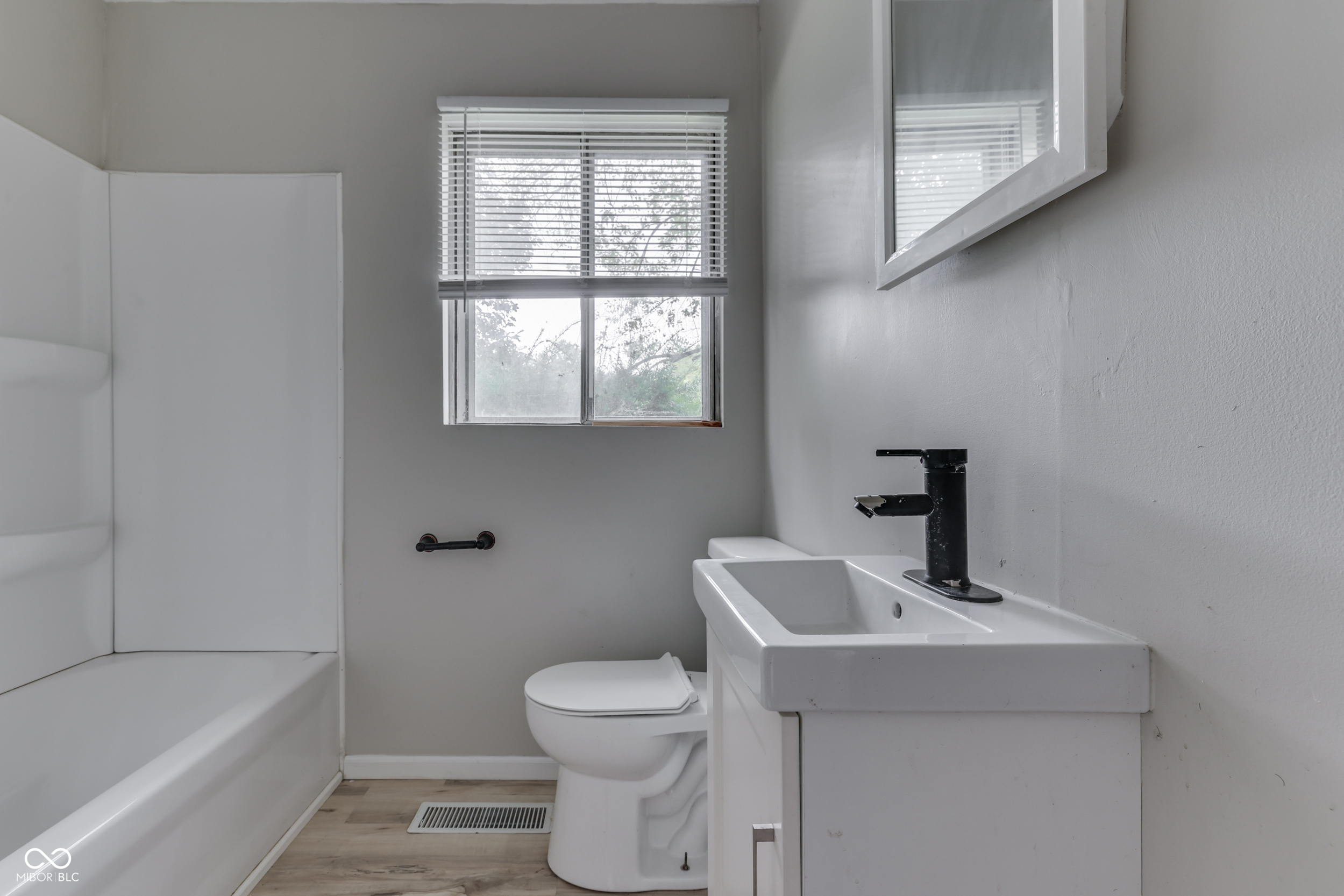 310 South Kenmore Road Indianapolis, IN 46219 - Photo 32 of 49 Gallery Image 32