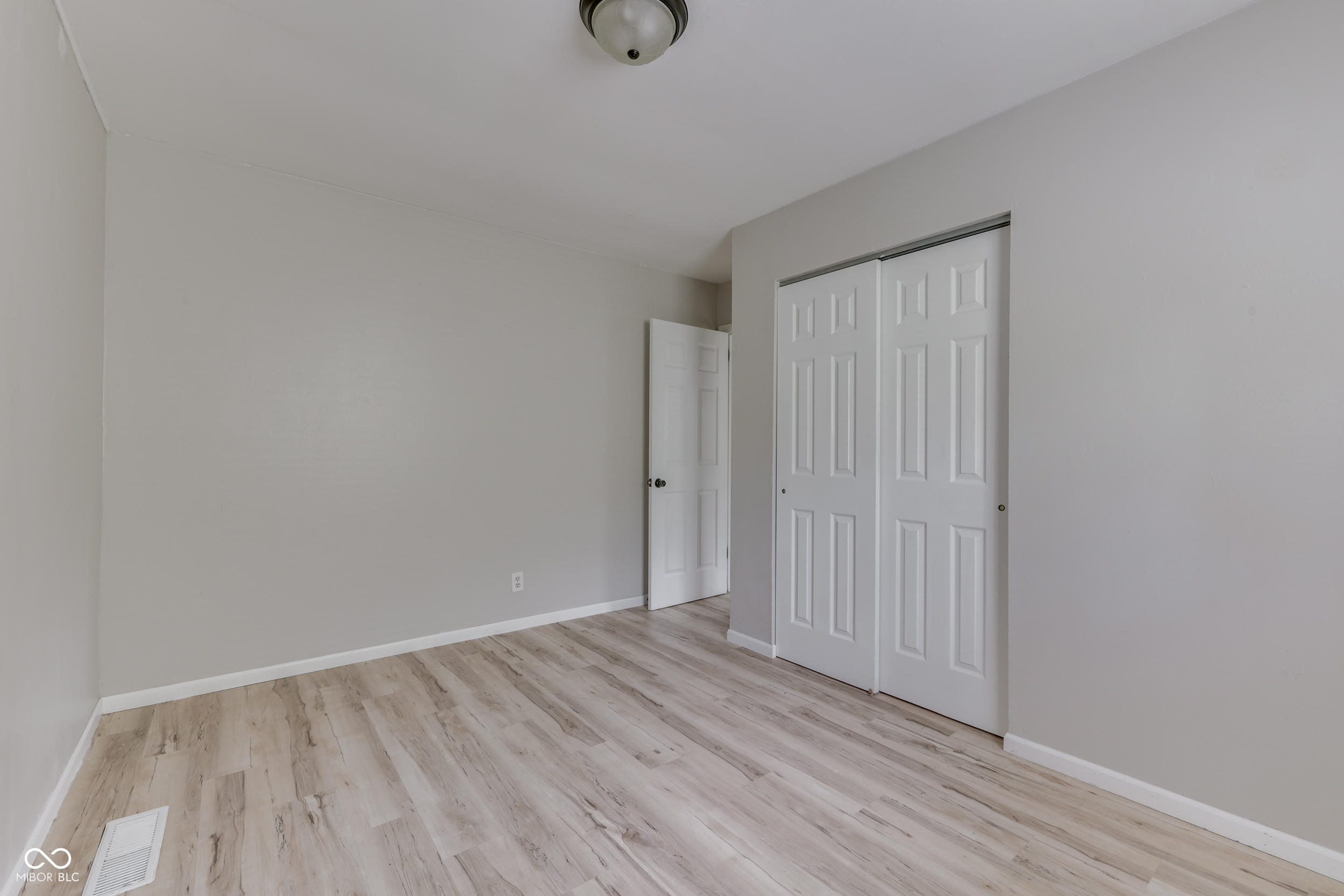 310 South Kenmore Road Indianapolis, IN 46219 - Photo 34 of 49 Gallery Image 34