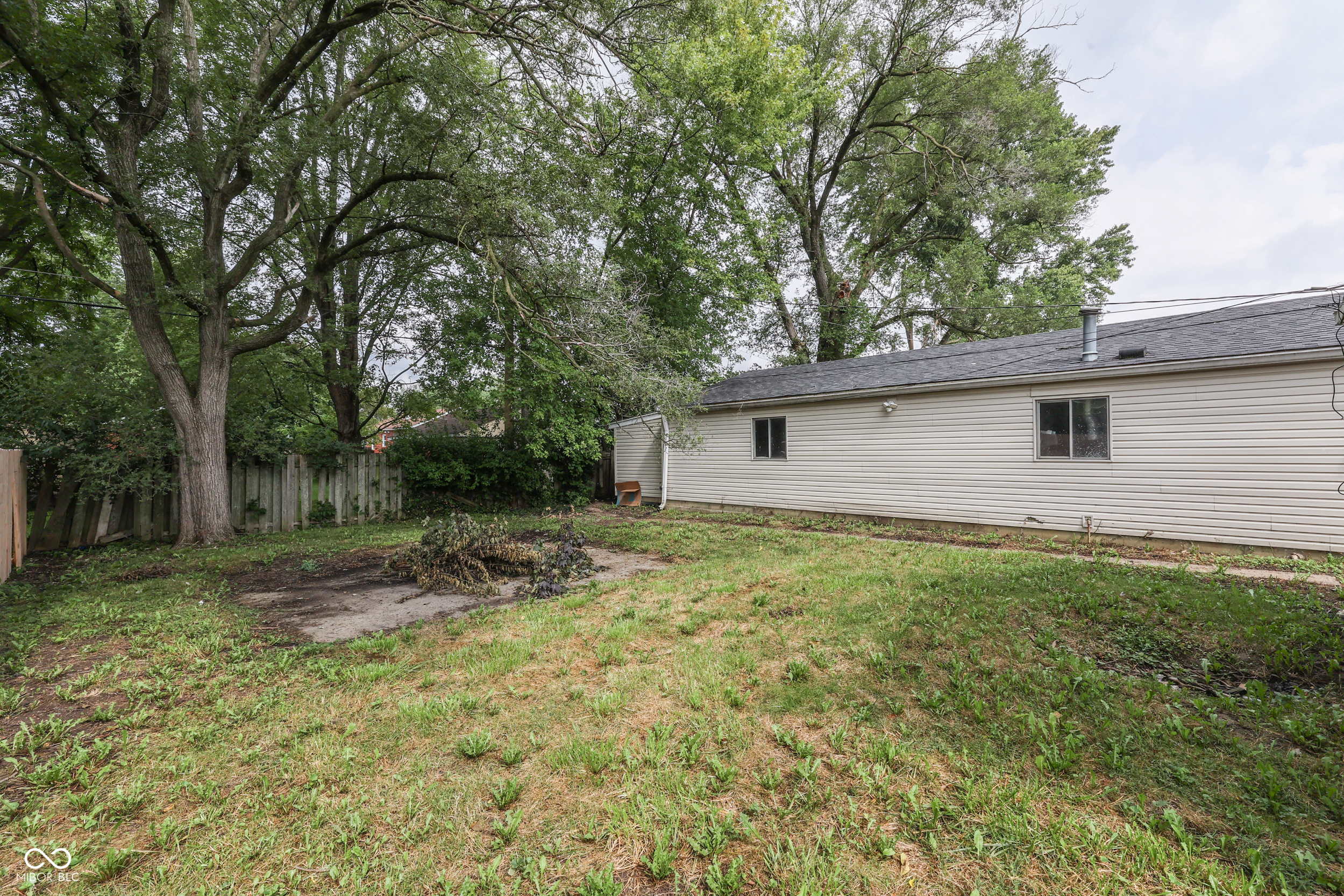 310 South Kenmore Road Indianapolis, IN 46219 - Photo 39 of 49 Gallery Image 39