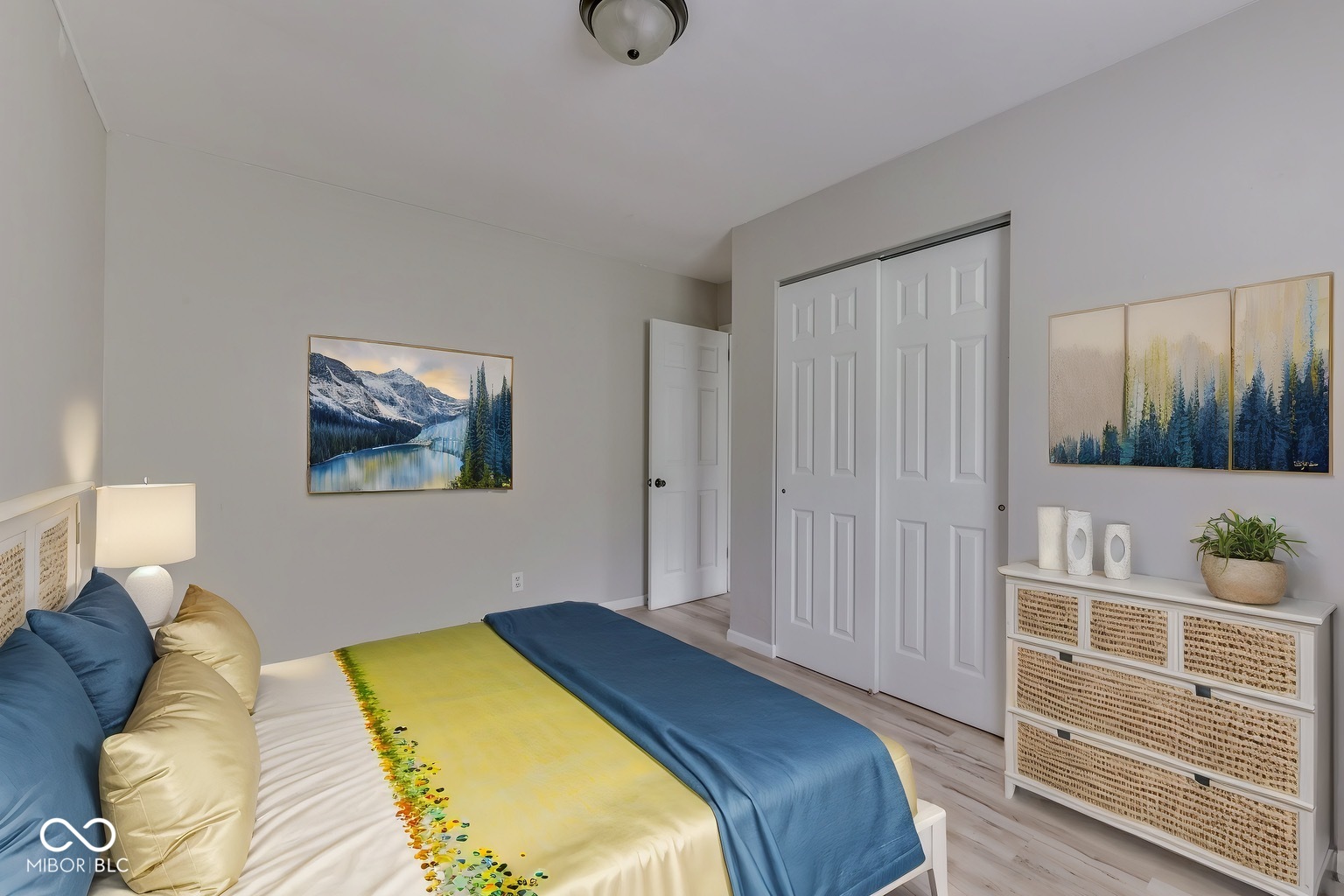 310 South Kenmore Road Indianapolis, IN 46219 - Photo 6 of 49 Gallery Image 6