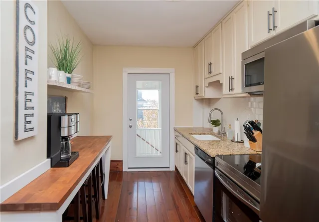 $675,000 | 4 Newport Avenue, Unit B2, Newport, RI 02840