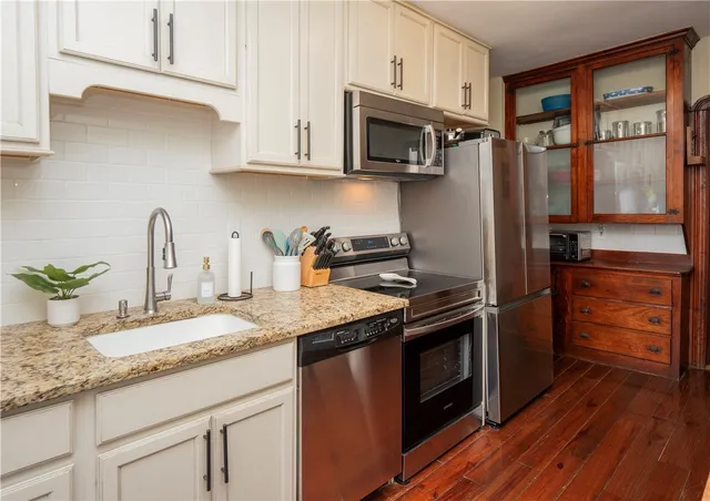 $675,000 | 4 Newport Avenue, Unit B2, Newport, RI 02840