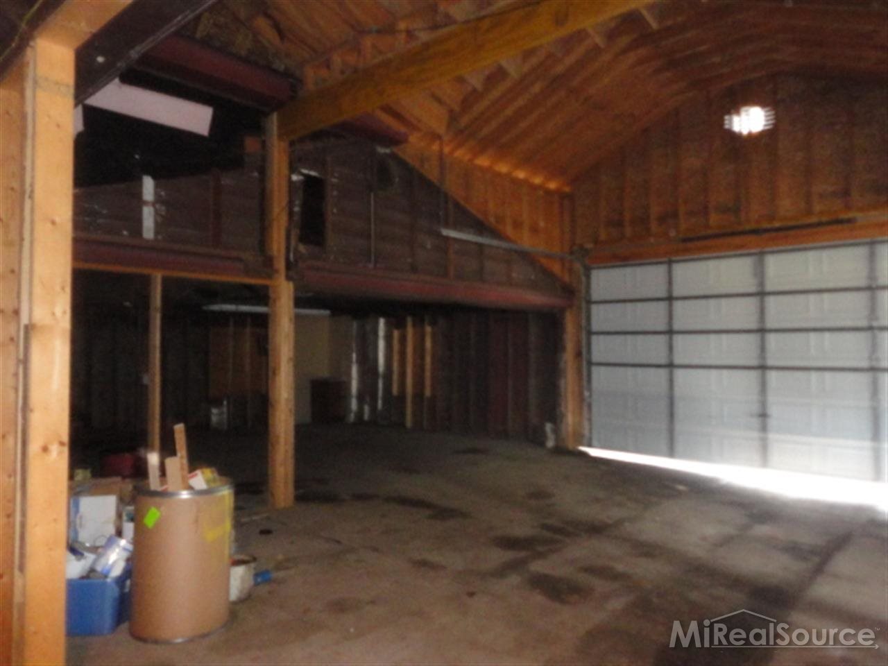 716 East Galbraith Line Road Yale, MI 48097 - Photo 5 of 25 31187163-4.JPG