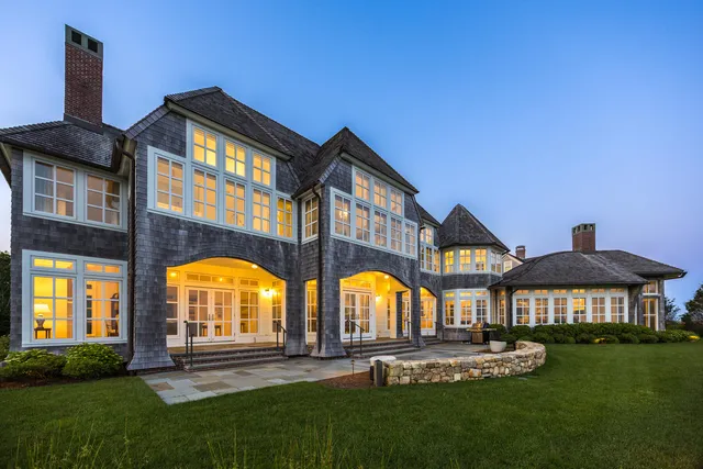 a picture of a room with a floor plan