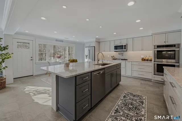 $849,000 | 16 Coult Lane, Old Lyme, CT 06371