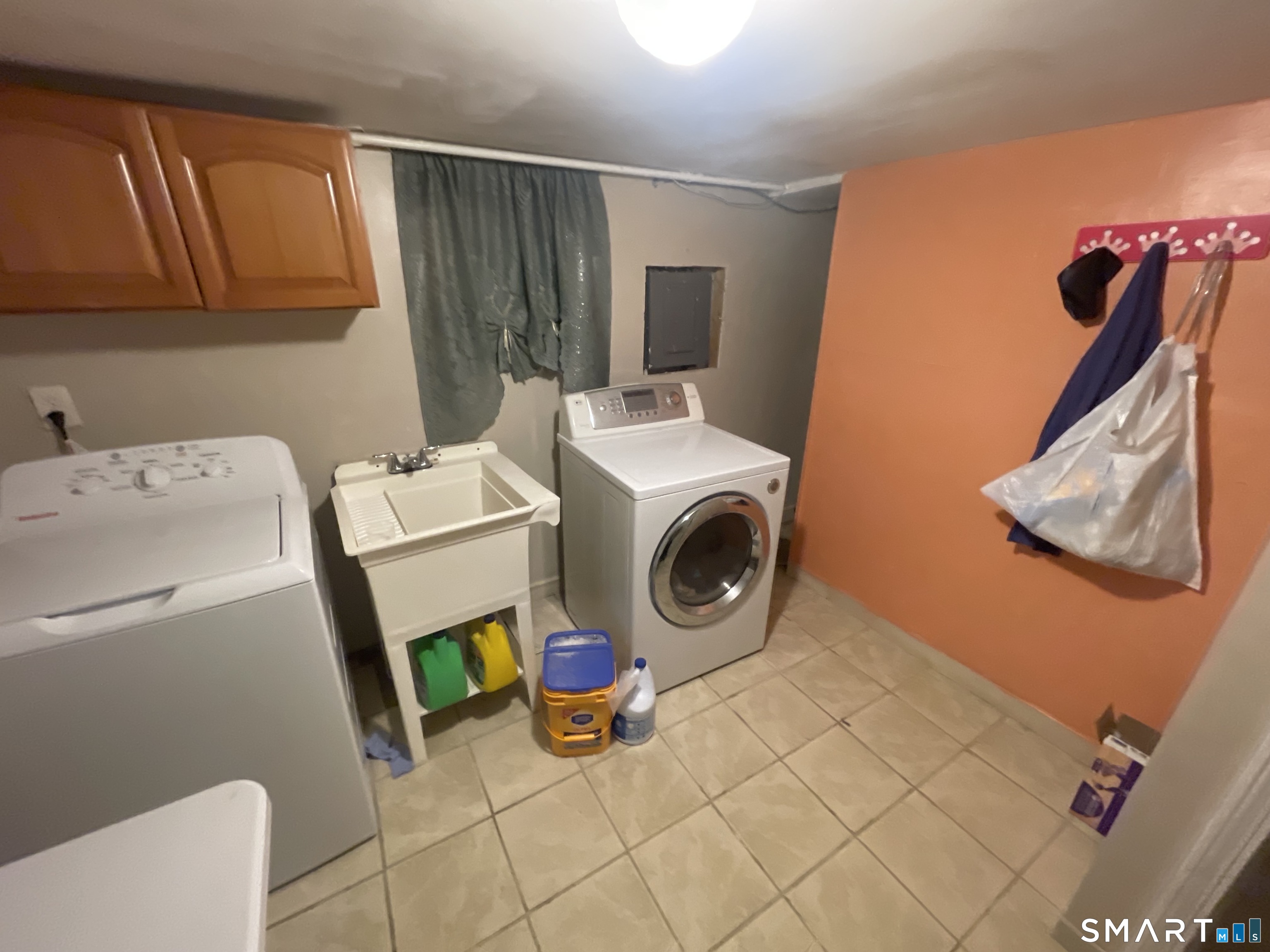 52 Bennett Avenue Waterbury, CT 06708 - Photo 27 of 36 a utility room with dryer and washer