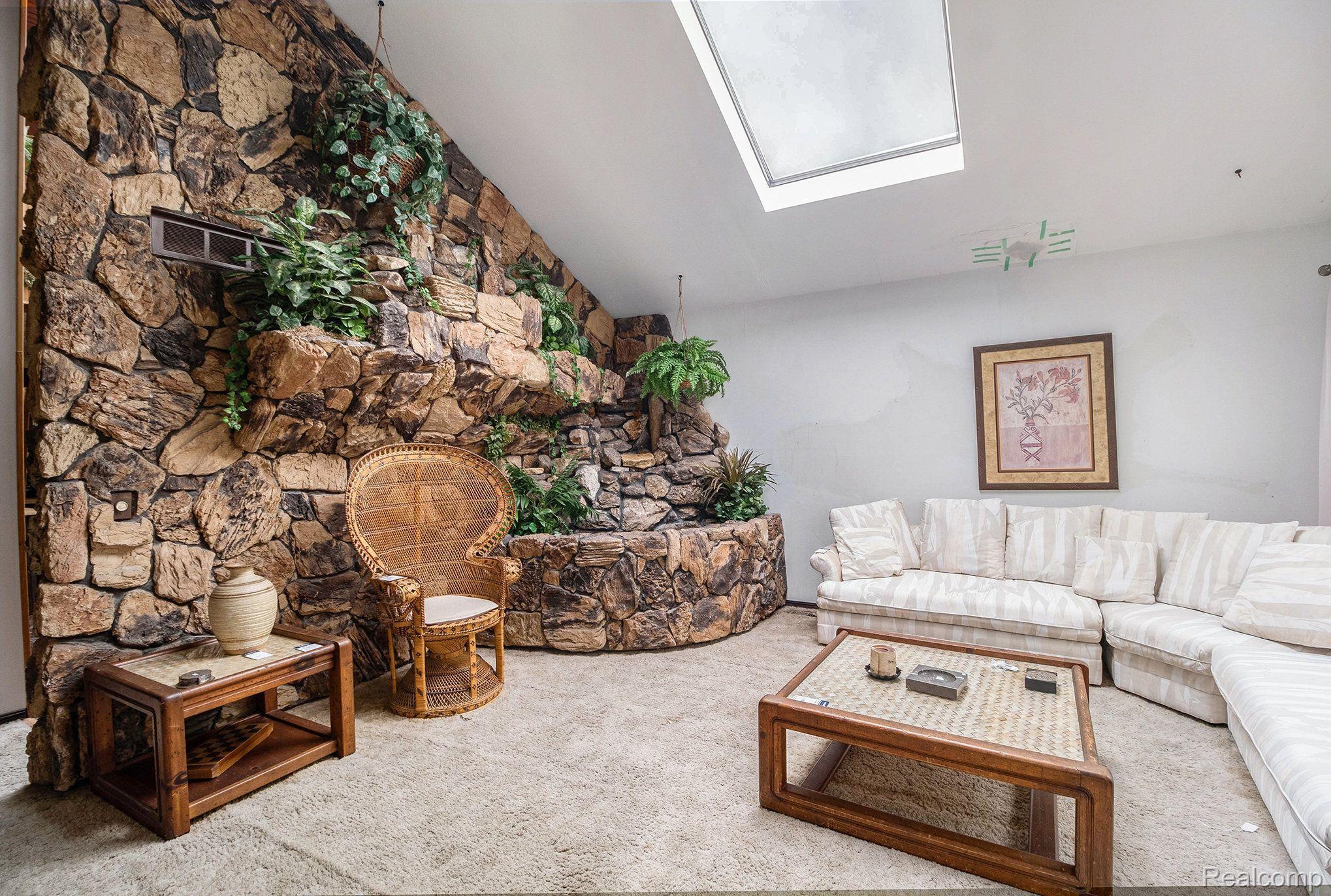 24516 Park Ridge Court Novi, MI 48375 - Photo 4 of 21 Gallery Image 4