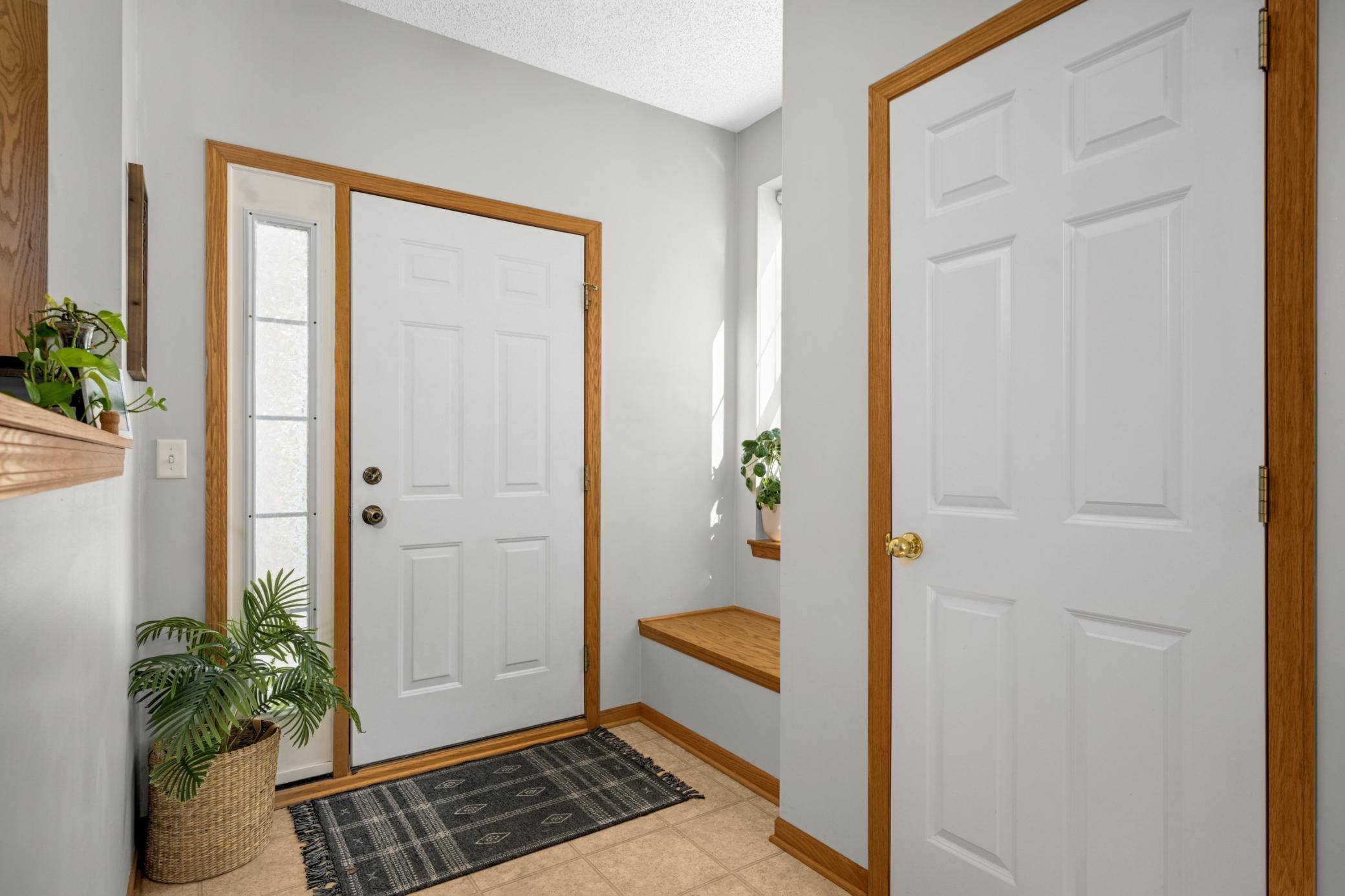 656 Cobblestone Way Shakopee, MN 55379 - Photo 2 of 20