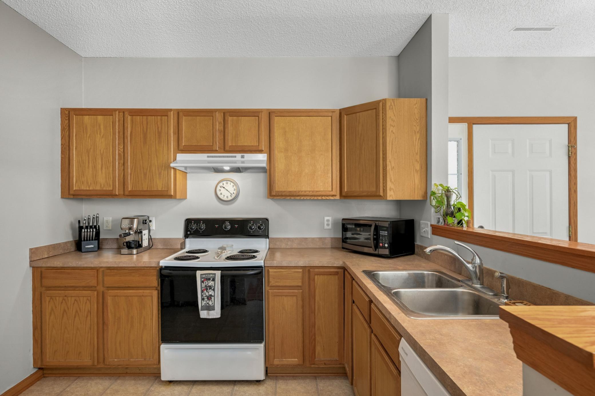 656 Cobblestone Way Shakopee, MN 55379 - Photo 9 of 20