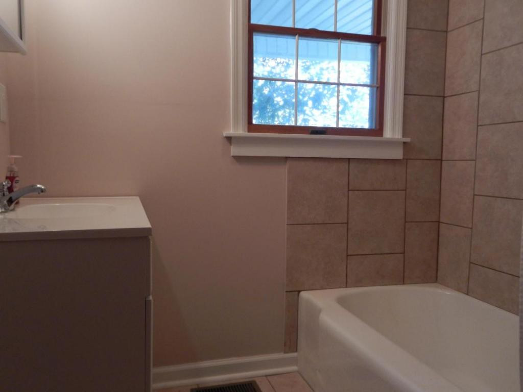 500 Lynfield Road Bristol, TN 37620 - Photo 17 of 18 Full Bath
