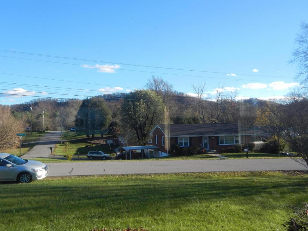 500 Lynfield Road Bristol, TN 37620 - Photo 5 of 18 Nice neighborhood